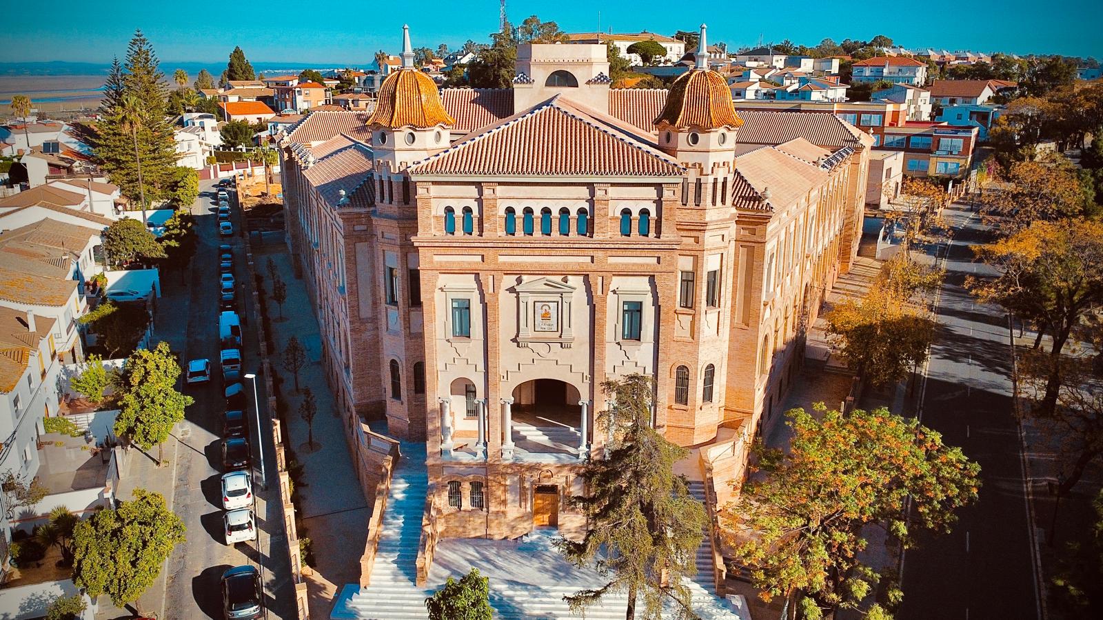 Edificio histórico del Instituto La Rábida de Huelva